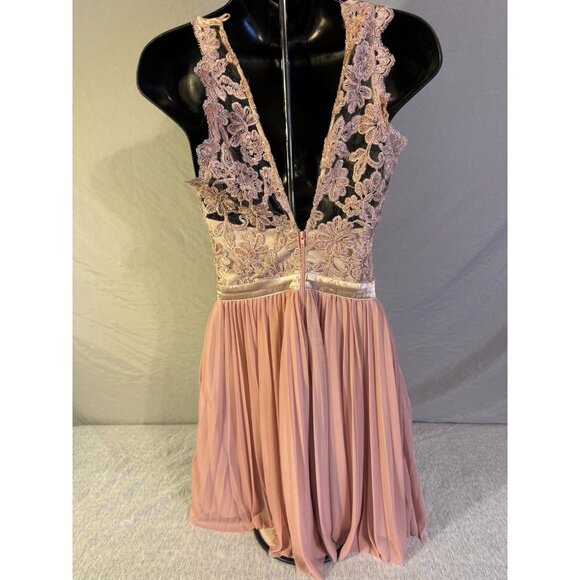 NWT Sequin Hearts Hoco Dress Pink Lace Fit & Flare Womens Juniors Size 1 Small S - Picture 4 of 5